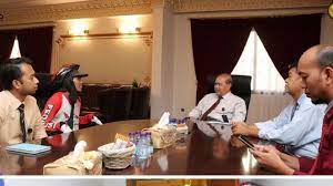Agus Setiawan Konsul Jenderal RI Jeddah, Eko Hartono menerima Fauzan (calon jemaah haji) di kantor KJRI.