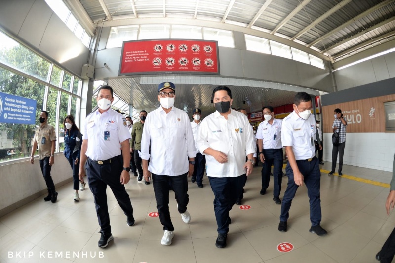 Menhub dan Menteri BUMN di Stasiun Pondok Raji