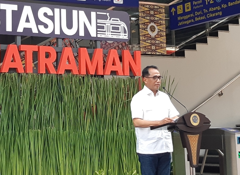 Menteri Perhubungan, Budi Karya Sumadi pada saat soft launching Stasiun Matraman di Jakarta Timur, Ahad (19/6/2022).