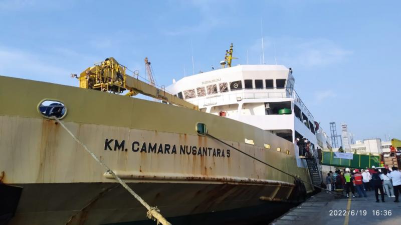 Kapal Ternak KM Camara Nusantara 5 sandar di Dermaga 108, Pelabuhan Tanjung Priok angkut 450 ekor sapi dari Pare-Pare. (foto : dok. Beritatrans/Ahmad)