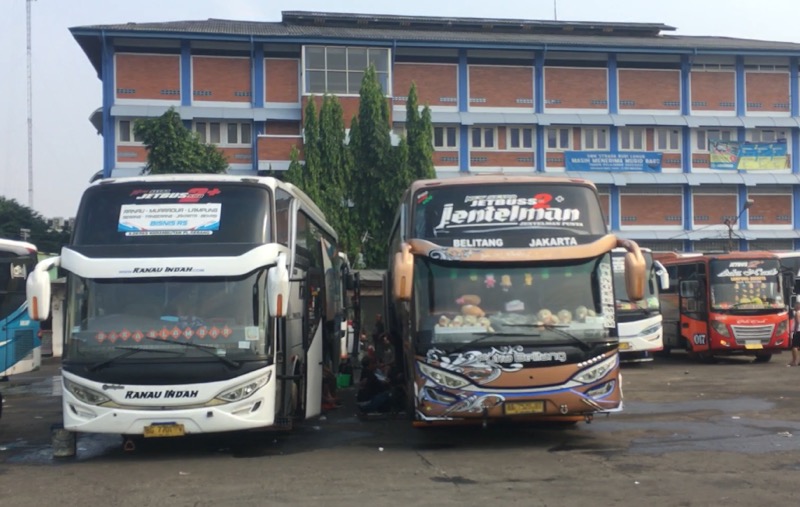 Bus Sumatera di Terminal Bekasi, Senin (20/6/2022). Foto: BeritaTrans.com.