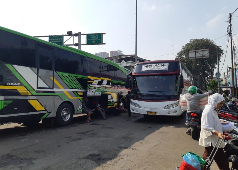 Suasana di Terminal Induk Kota Bekasi, Rabu (22/6/2022).