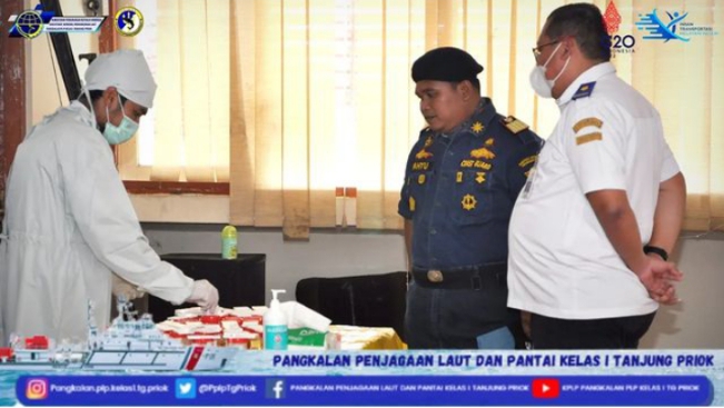 Kepala Pangkalan PLP Tanjung Priok saat kegiatan tes urine