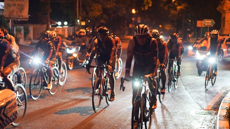Sebanyak 64 peserta Tim Gowes Presisi Khatulistiwa yang bersepeda menempuh jarak 508 km telah tiba di Akpol, Semarang. Foto: istimewa.