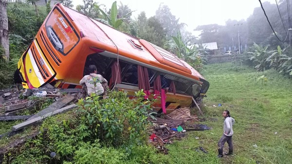 Kecelakaan bus wisata (Chairul Amri Simabur)