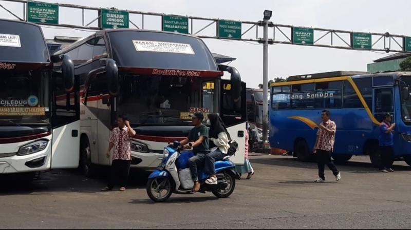 Suasana di Terminal Induk Bekasi, Jawa Barat, Kamis (30/6/2022).