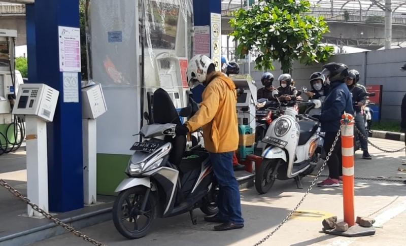 Sepeda motor mengisi bahan bakar di SPBU Pertamina. (Ist)