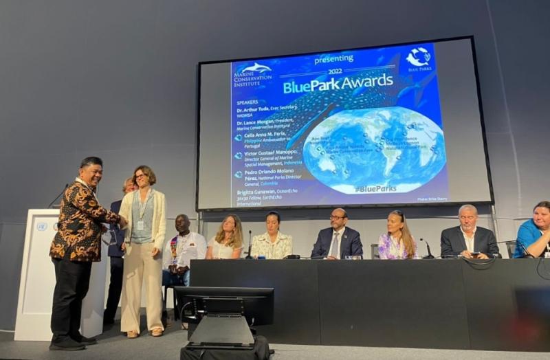 Direktur Jenderal Pengelolaan Ruang Laut Victor Gustaaf Manoppo menerima penghargaan emas Blue Park Awards dalam rangkaian Konferensi Kelautan Dunia The 2nd Oceans Conference (UNOC) di Lisbon, Portugal pada Jumat (1/7/2022).
