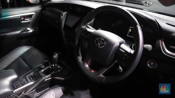 Interior Toyota New Fortuner GR Sport.