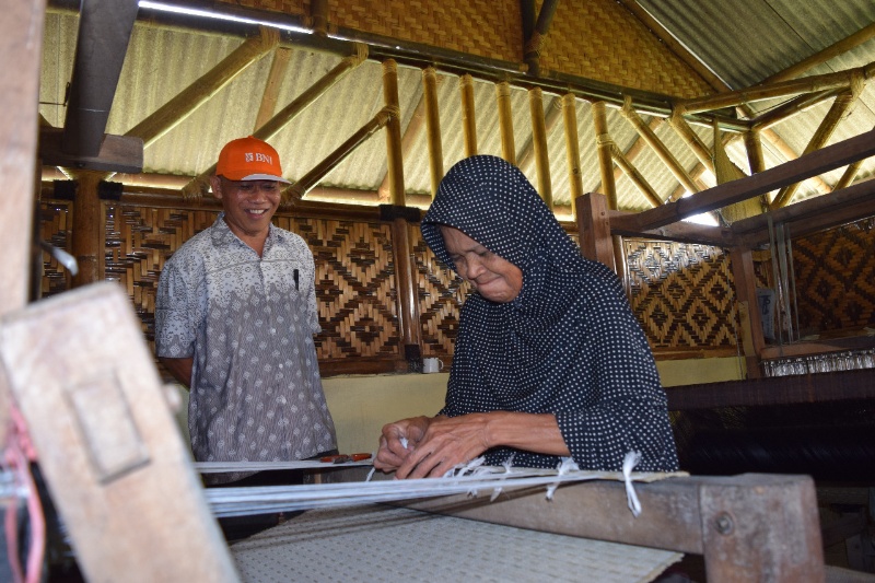 Salah satu kerajinan dari Mendong