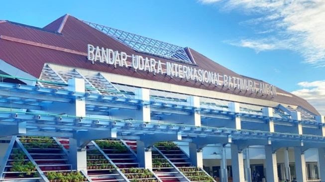 Ambon tengah mengalami cuaca buruk hingga mengharuskan delapan penerbangan ke Bandara Internasional Pattimura Ambon, Maluku, dialihkan.(Antara)