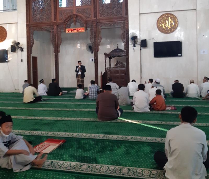 Menjelang dan selepas Salat Idul Adha pada Ahad (10/7/2022) suasana lalu lintas di Kota Bekasi tampak kendaraan. (Istimewa)