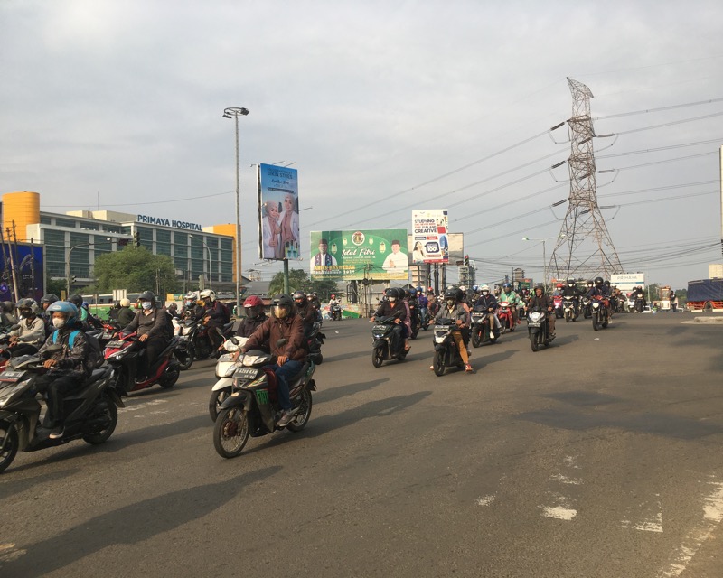 Ilustrasi pengendara sepeda motor di Bekasi Timur. Foto: BeritaTrans.com.
