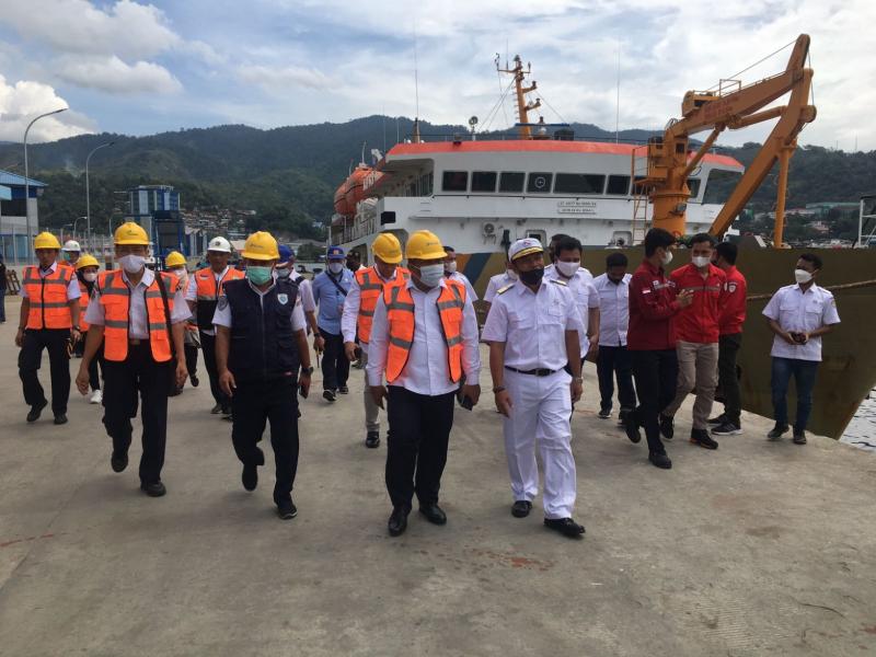 Capt. Mugen Sartoto dalam kunjungan persiapan angkutan perintis dukung Sidang Sinode GKI XVIII Waropen. (foto: dok. Humas Hubla)
