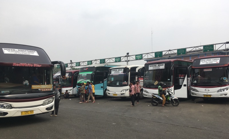 Bus AKDP di Terminal Kota Bekasi, Selasa (12/7/2022). Foto: BeritaTrans.com.