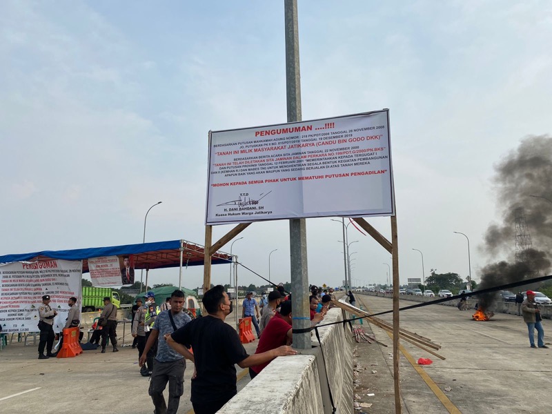 Aksi demo ahli waris lahan tanah di Jatikarya Bekasi. Foto: istimewa.