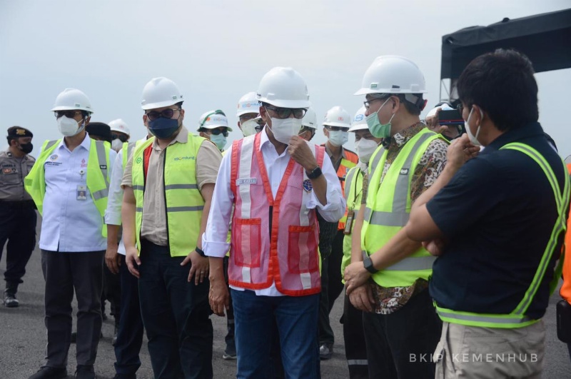 Menhub di sela tinjau pembangunan Bandara Dhoho Kediri