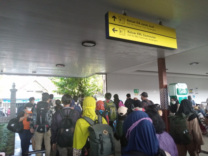 Suasana di pintu keluar Stasiun Lempuyangan, Yogyakarta (Foto.Beritatrans/Ani/Omy)