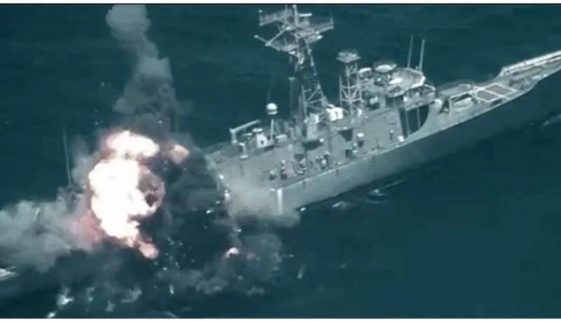 Kapal perang USS Rodney M. Davis (FFG-60), hancur.