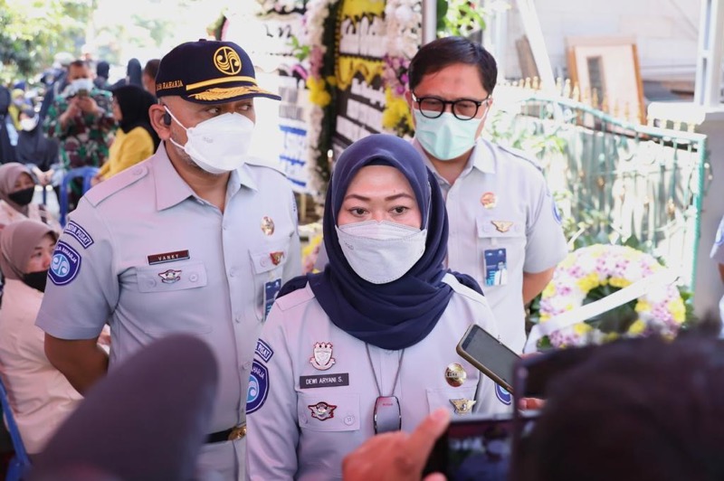 Direktur Operasional Jasa Raharja Dewi Aryani Suzana, memastikan seluruh korban kecelakaan yang melibatkan truk tangki BBM di Cibubur, berhak atas santunan Jasa Raharja. Foto: istimewa.