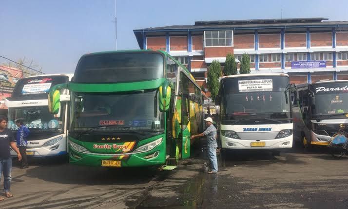 Ilustrasi bus Sumatera di Terminal Bekasi. Foto: BeritaTrans.com.