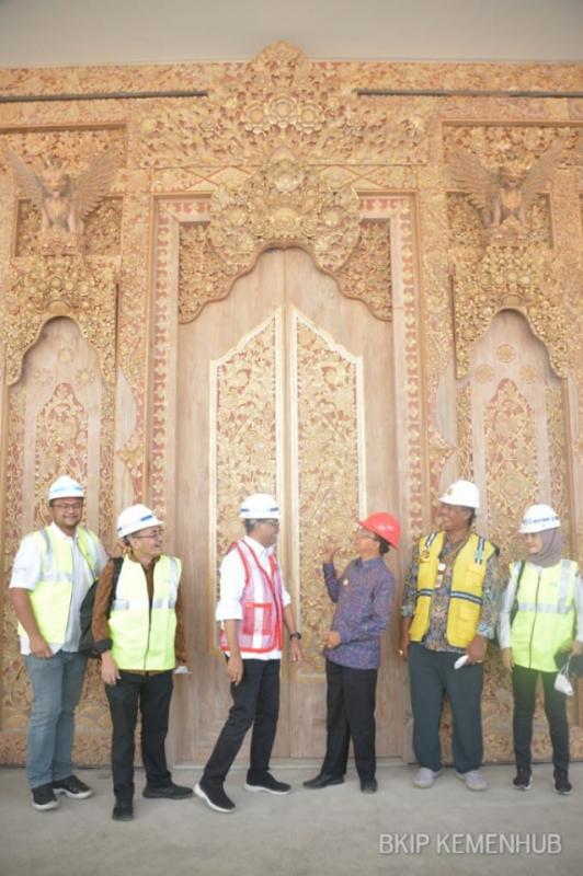 Menhub Budi Karya Sumadi dan Gubernur Bali di Bandara Ngurah Rai