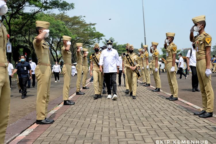 Menteri Perhubungan Budi Karya Sumadi mengunjungi Politeknik Penerbangan Indonesia (PPI) Curug, Kabupaten Tangerang, Minggu (31/7/2022).(Dokumentasi Kementerian Perhubungan)