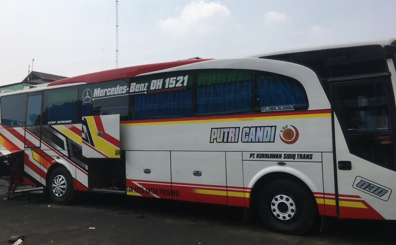 Bus Putri Candi 030 di Terminal Bekasi, Selasa (2/8/2022). Foto: BeritaTrans.com.