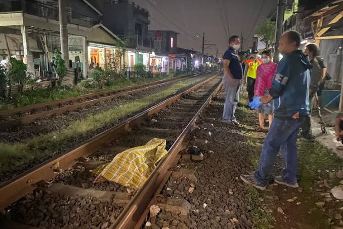 Foto: Ilustrasi. Korban tewas tertabrak kereta api di perlintasan kereta api di kawasan Kampung Peninggaran Timur RT 03 RW 09, Kebayoran Lama Utara, Kebayoran Lama, Jakarta Selatan pada Senin (7/6/2021) pukul 01.30 WIB.(Dok. Polsek Kebayoran Lama)