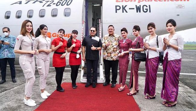 Ketua MPR RI Bambang Soesatyo saat meresmikan rute baru WIngs Air dari bandara Pondok Cabe.Jumat (5/8) (Instagram)