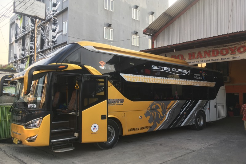 Bus Suite Class di Pool Handoyo Bekasi Timur. Foto: BeritaTrans.com.