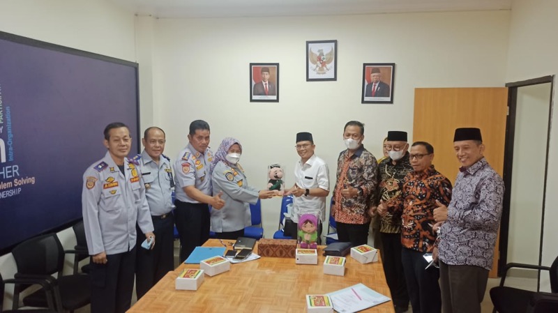 Anggota Komisi IV DPRD Provinsi Banten mengunjungi Dinas Perhubungan Kota Bekasi dalam rangka kunjungan kerja terkait Penanganan dan Pengelolaan Angkutan yang melebihi muatan di Wilayah Kota Bekasi. Foto: istimewa.