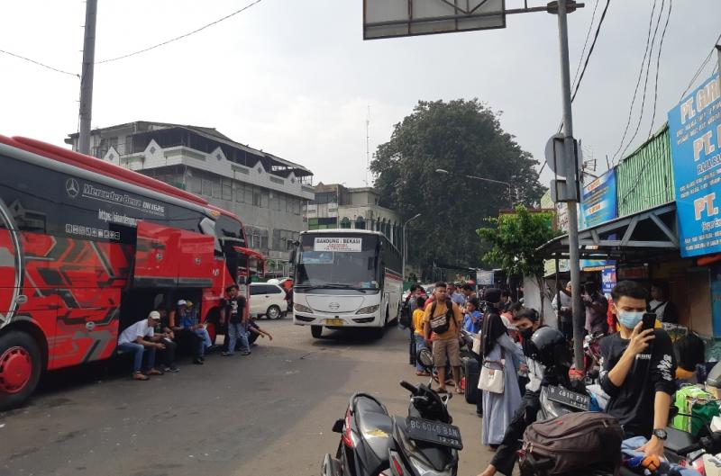 Suasana di Terminal Bekasi mulai diramaikan penumpang bus yang akan berangkat ke sejumlah daerah.