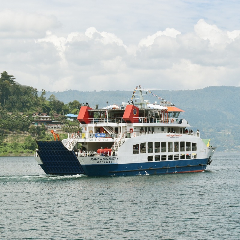 Penyeberangan di Danau Toba