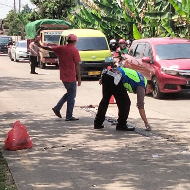 Polisi olah TKP di lokasi tabrakan beruntun di Kota Serang.