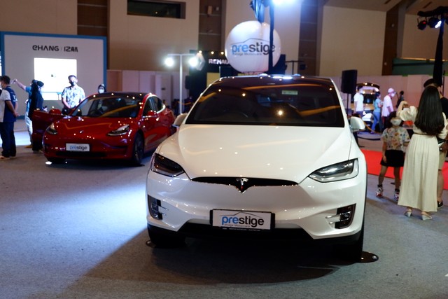 Mobil listrik Tesla di IIMS Hybrid 2021. 