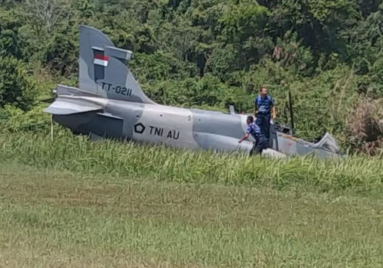 Pesawat tempur TNI AU tergelincir di Pekanbaru.