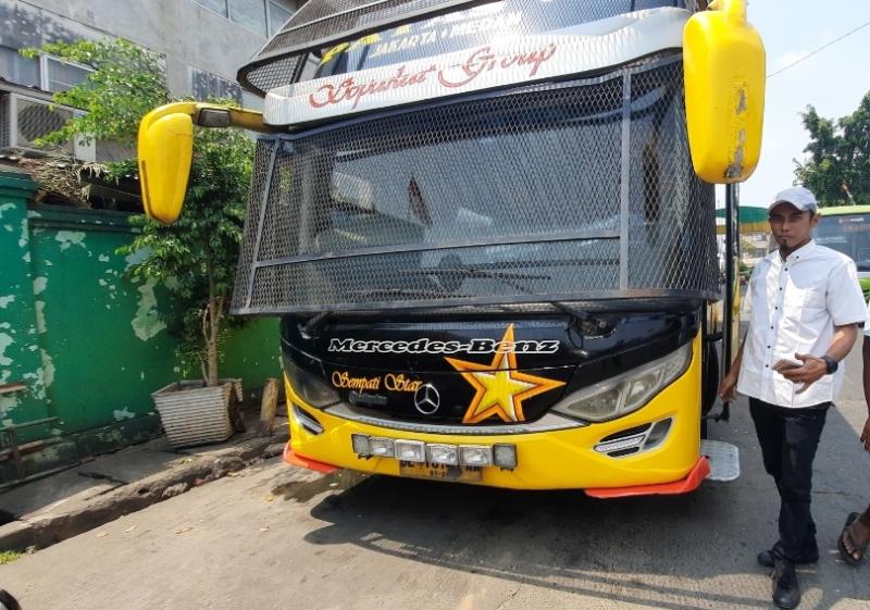 Adi, pengemudi bus Sempati Star yang akan berangkat dari Terminal Bekasi menuju Medan, Kamis (25/8/2022).