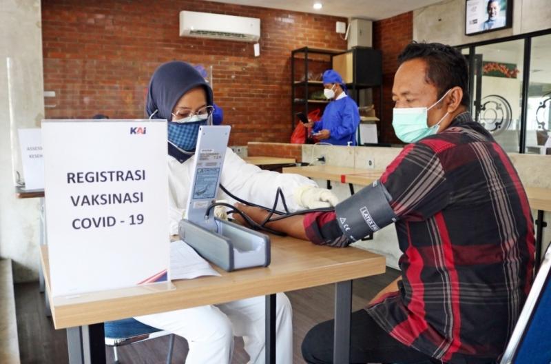 Layanan vaksinasi di stasiun KA.(foto/dok.PT KAI)