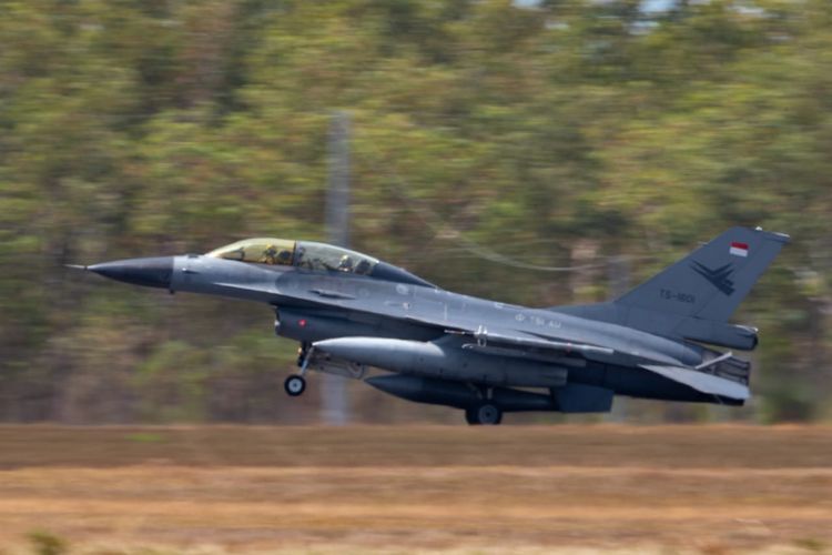  Jet tempur F-16 TNI AU dalam latihan bersama Pitch Black 2022 di Royal Australian Air Force (RAAF) Base, Darwin, Australia.