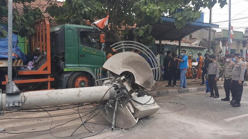 Kecelakaan truk di Bekasi.