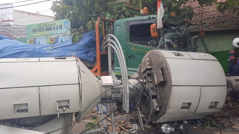 Sebuah truk alami kecelakaan pada Rabu (31/8/2022). Kecelakaan tersebut menyebabkan puluhan korban luka dan korban meninggal. (Ist)
