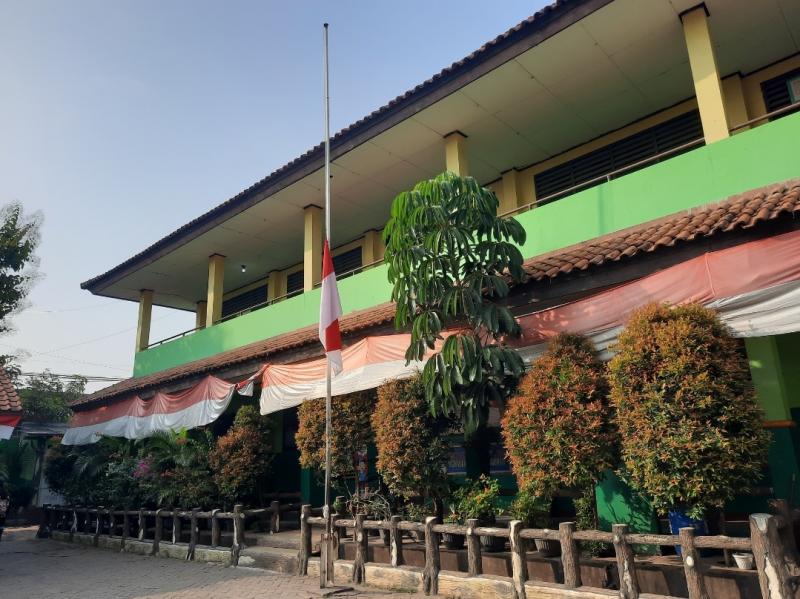 Suasana di sekolah SDN II dan III Kota Baru, Jalan Sultan Agung, Kota Bekasi pada Sabtu (3/9/2022).