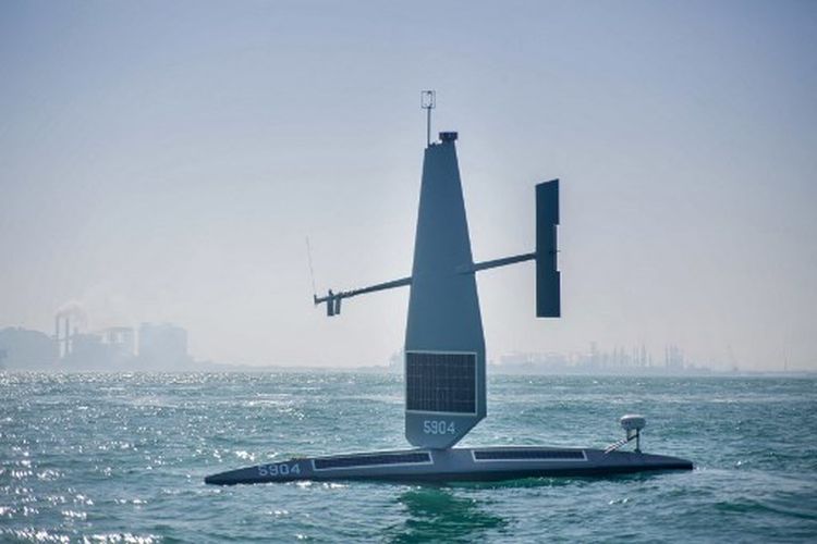 Kapal permukaan tak berawak (USV) Angkatan Laut AS, Saildrone Explorer.(AFP PHOTO/NATIANNA STRACHEN)