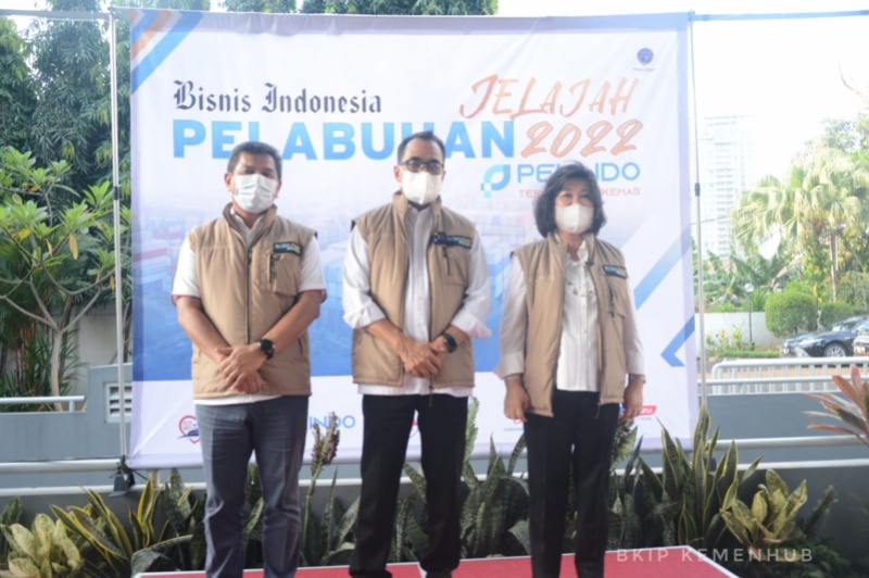 Memhub (tengah) di pelepasan tim jelajah pelabuhan Bisnis Indoneaia