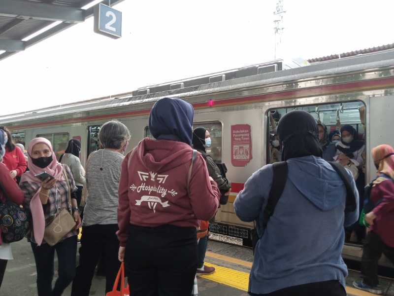 Suasana di Stasiun Pasar Minggu