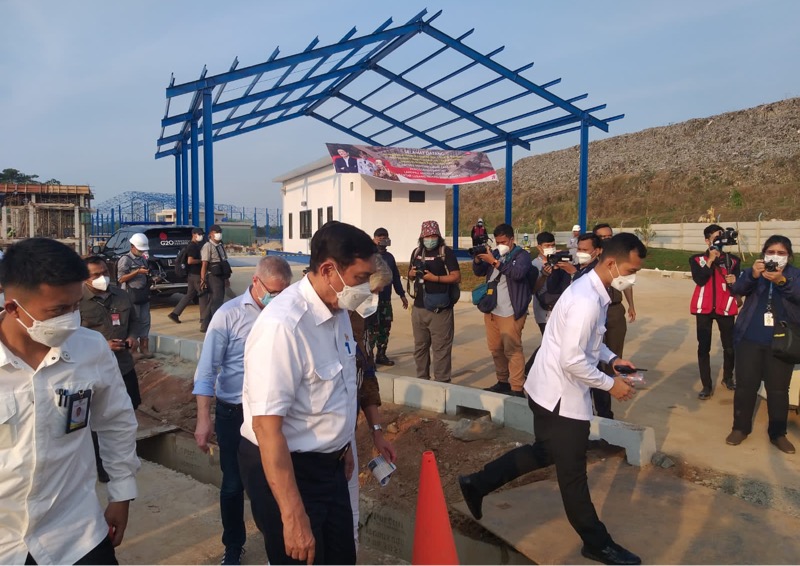 Menteri Koordinator Bidang Kemaritiman dan Investasi RI (Kemenko Marves) beserta Rombongan Menteri lainnya datang dalam rangka Peninjauan Proyek Pembangunan Fasilitas Pengolahan Sampah Landfil Mining dan RDF Plant ke TPST Bantargebang. Foto: istimewa.