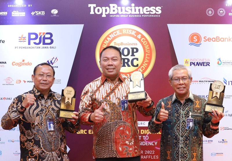 PT Jasa Raharja berhasil meraih penghargaan ‘TOP GRC Award #5Star’ dalam ajang TOP GRC Award 2022. Foto: istimewa.