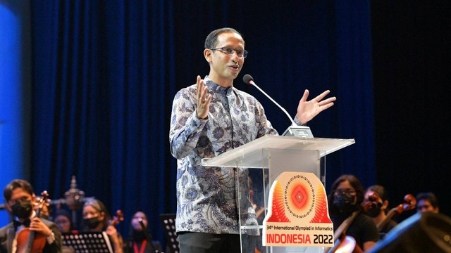 Menteri Pendidikan, Kebudayaan, Riset, dan Teknologi (Mendikbudristek), Nadiem Anwar Makarim pada pembukaan IOI 2022 di Yogyakarta. 