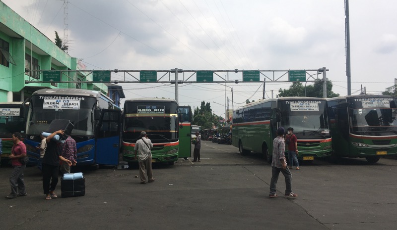 Bus Kota Mayasari Bakti di Terminal Bekasi, Selasa (13/9/2022). Foto: BeritaTrans.com.
